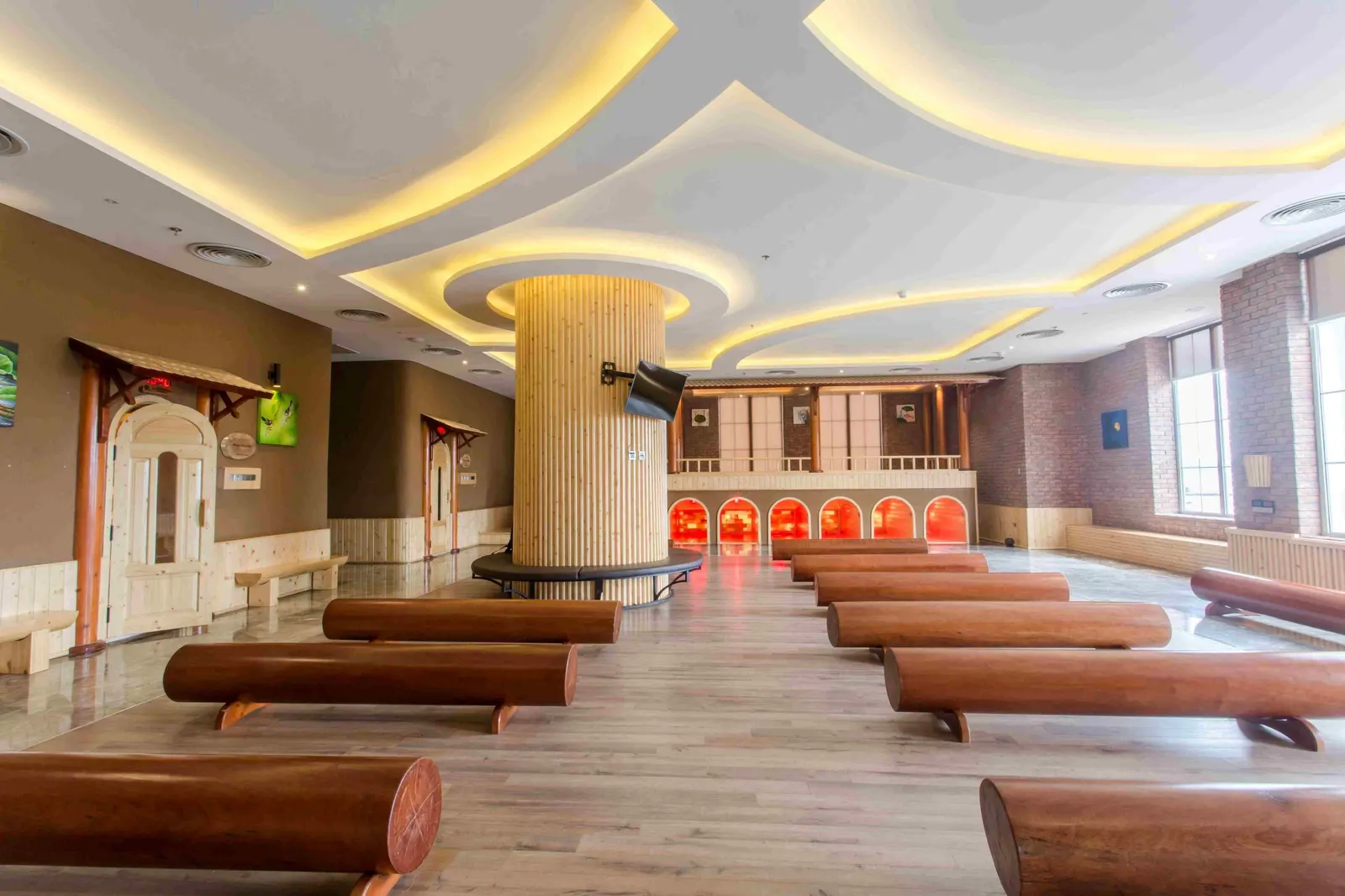 Sảnh chờ của Golden Luxury Spa với ghế nằm thư giãn