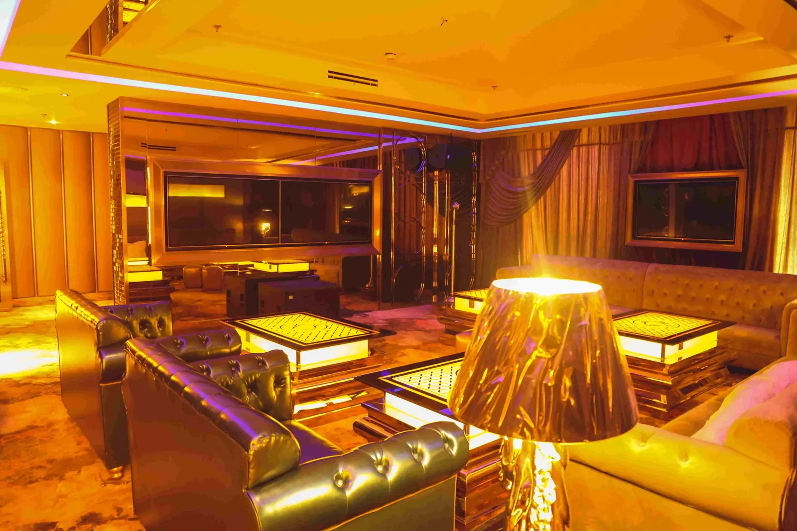 Phòng karaoke có màn hình lớn